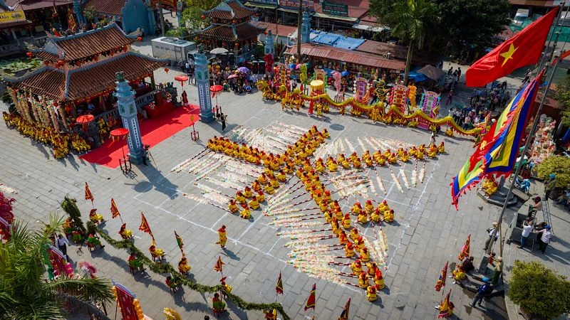 Phần hội kéo chữ (Hoa trượng hội) diễn ra tại Lễ hội Phủ Dầy năm 2024. (Ảnh: TRƯỜNG HUY)