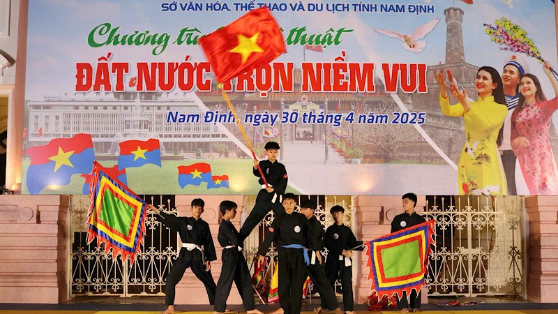 Một tiết mục võ thuật được biểu diễn trong Chương trình.
