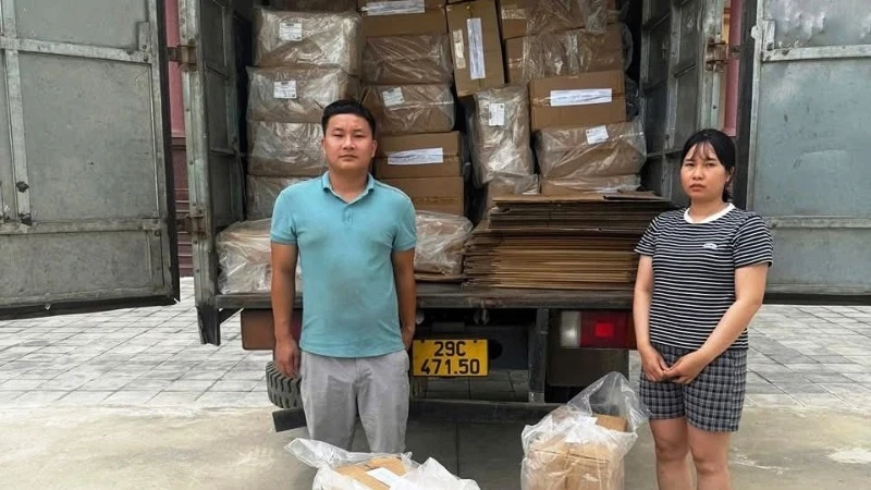 Các đối tượng và vật chứng liên quan trong vụ án. (Ảnh: Công an tỉnh Nam Định)