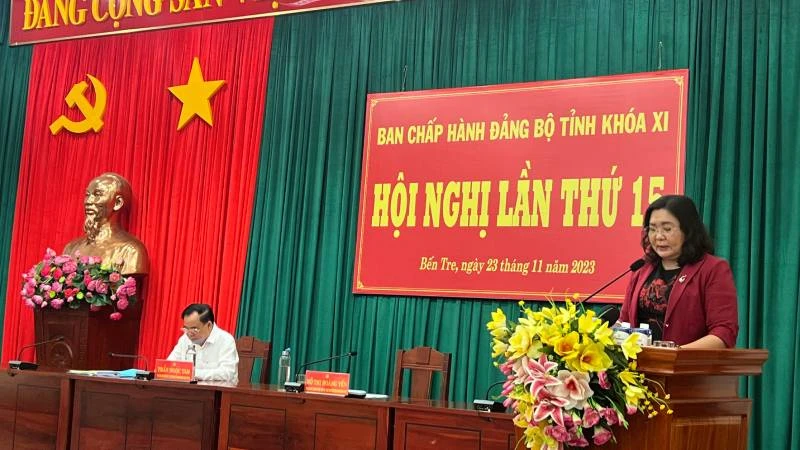 Phó Bí thư Thường trực Tỉnh ủy Hồ Thị Hoàng Yến phát biểu tại hội nghị.