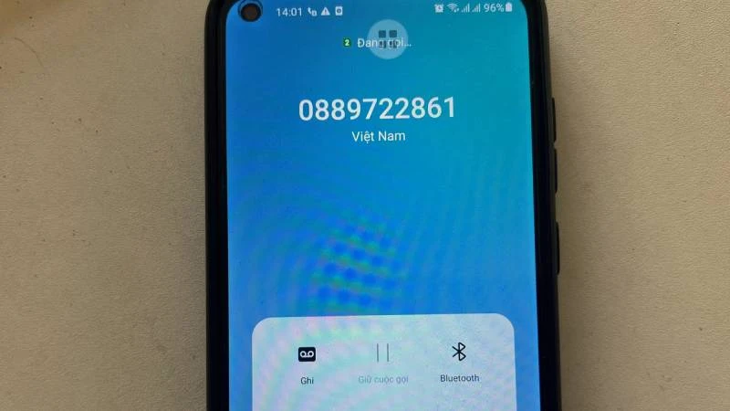 Một trong những số điện thoại đối tượng sử dụng để mạo danh lãnh đạo địa phương.
