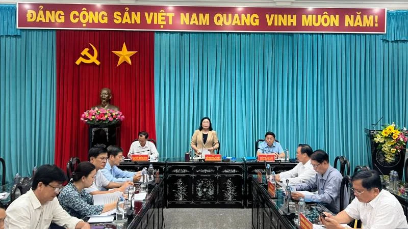 Tỉnh ủy Bến Tre làm việc với Liên minh Hợp tác xã về phát triển kinh tế tập thể.