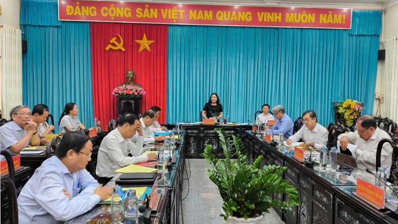Hội nghị Tỉnh ủy đột xuất cho ý kiến về chủ trương sắp xếp đơn vị hành chính cấp tỉnh, Đề án sắp xếp đơn vị hành chính cấp xã của tỉnh. (Ảnh: HOÀNG TRUNG)