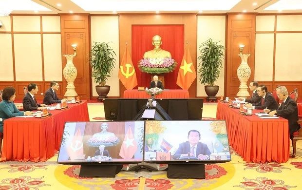 Tổng Bí thư Nguyễn Phú Trọng điện đàm với Chủ tịch Đảng Nhân dân Campuchia, Thủ tướng Chính phủ Vương quốc Campuchia Hun Sen. (Ảnh: TTXVN)