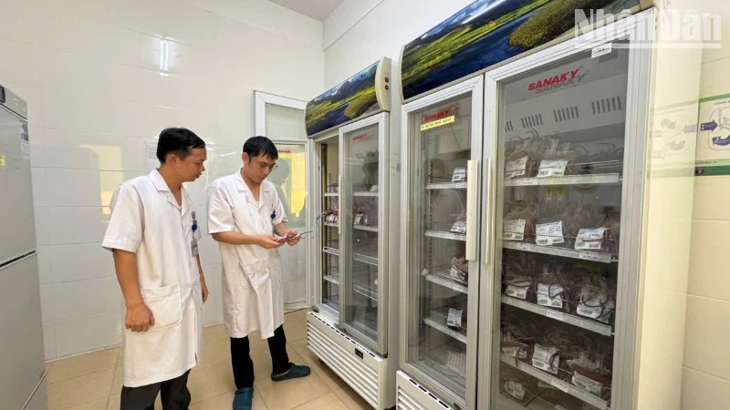 Kho máu dự trữ tại Bệnh viện đa khoa Hà Tĩnh phục vụ công tác cấp cứu, điều trị bệnh nhân cho các cơ sở y tế trên địa bàn.