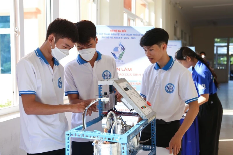 Cần tạo điều kiện để sinh viên được sớm bắt tay vào nghiên cứu khoa học, công nghệ. Nguồn: Trường đại học Sư phạm Kỹ thuật - Đại học Đà Nẵng