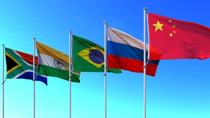 Đại diện cho sự trỗi dậy của các quốc gia Nam và Đông bán cầu, vị thế cũng như tầm ảnh hưởng của khối BRICS ngày càng phát triển.