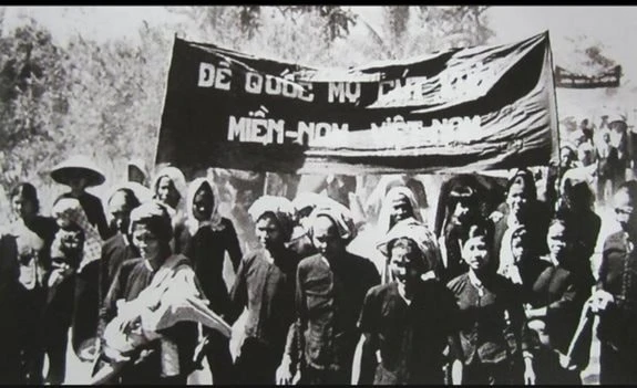 Trong ảnh: Nhân dân miền nam tham gia đấu tranh với Mỹ-ngụy trong Phong trào Đồng khởi. (Ảnh Tư liệu)