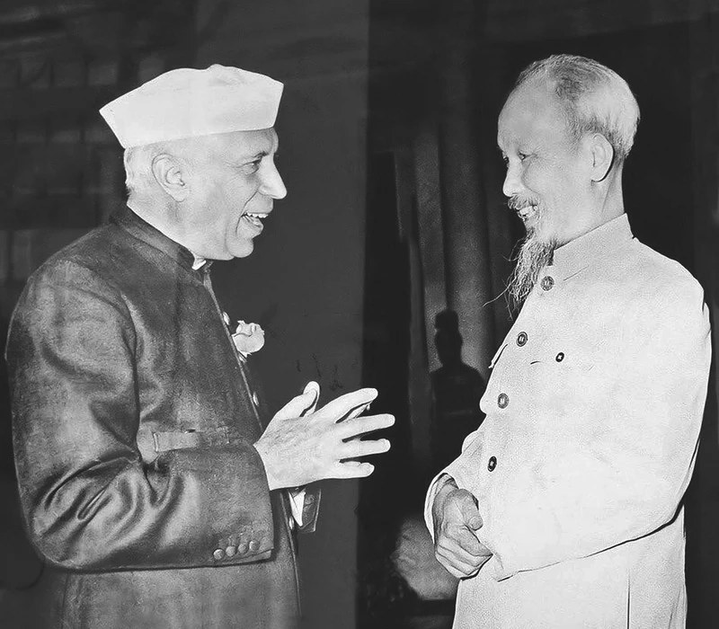 Chủ tịch Hồ Chí Minh và Thủ tướng Ấn Độ Jawaharlal Nehru, hai nhà lãnh đạo đã đặt nền móng cho quan hệ Việt Nam-Ấn Độ. (Ảnh TTXVN)