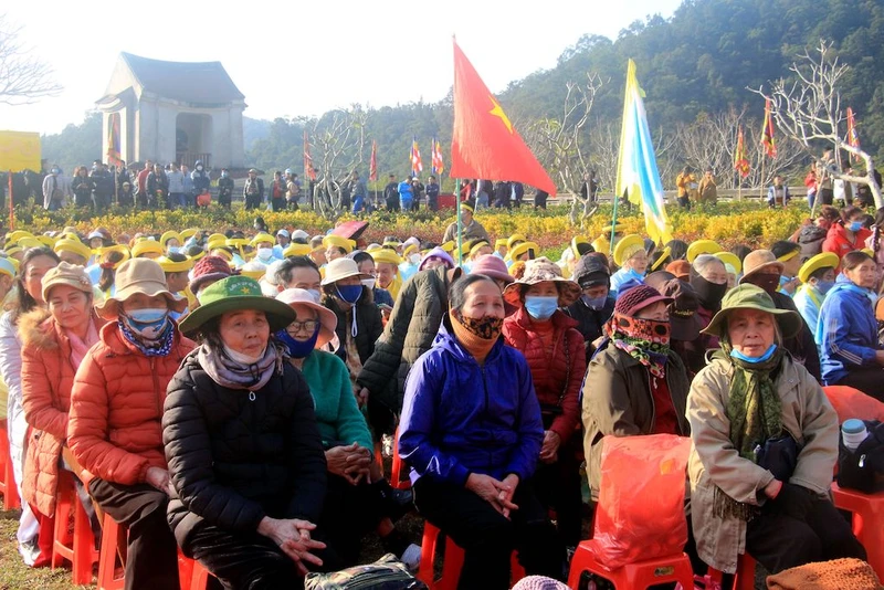 Đông đảo tăng ni, phật tử về dự Lễ khai Hội xuân Yên Tử.