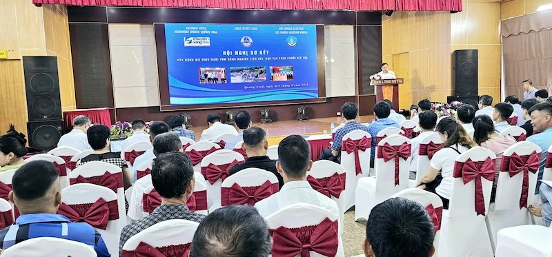 Quang cảnh hội nghị sơ kết mô hình liên kết, hợp tác trong ngành tôm.