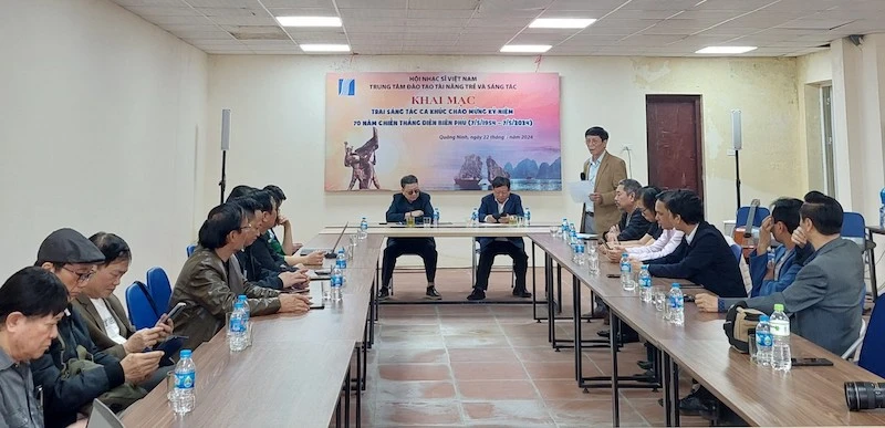 Quang cảnh Lễ khai mạc Trại sáng tác ca khúc chào mừng kỷ niệm 70 năm Chiến thắng Điện Biên Phủ tại Quảng Ninh.