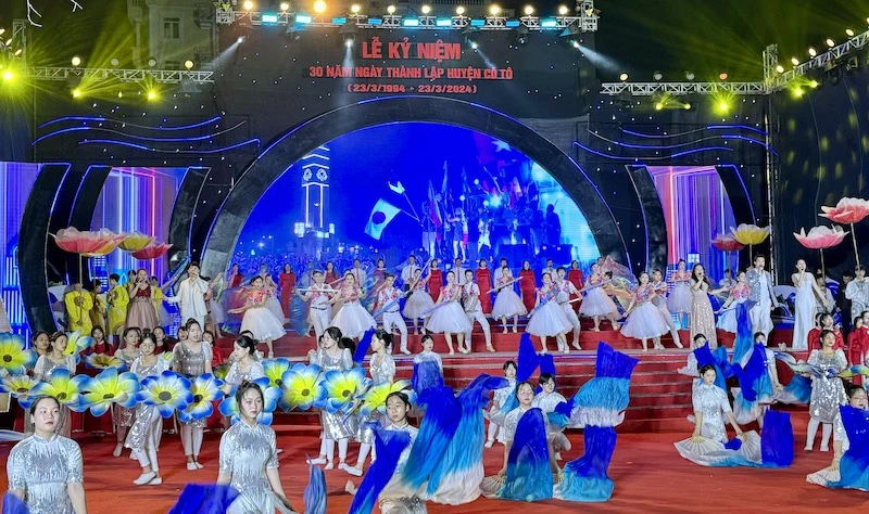 Chương trình Nghệ thuật đặc sắc tại Lễ kỷ niệm 30 Ngày thành lập huyện Cô Tô.