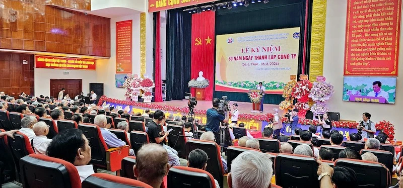 Quang cảnh lễ kỷ niệm 60 năm thành lập Công ty cổ phần Than Vàng Danh-Vinacomin.