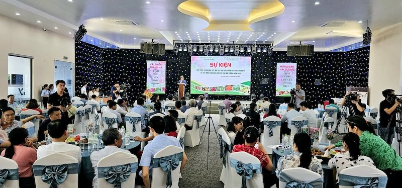 Quang cảnh Hội nghị giới thiệu, quảng bá, kết nối sản phẩm vải thiều Thanh Hà và các nông sản chủ lực của tỉnh Hải Dương tại Quảng Ninh.