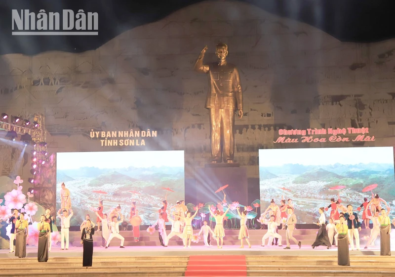 Chương trình nghệ thuật “Màu hoa còn mãi” vận động xây dựng “Quỹ học bổng Tô Hiệu” do tỉnh Sơn La tổ chức.
