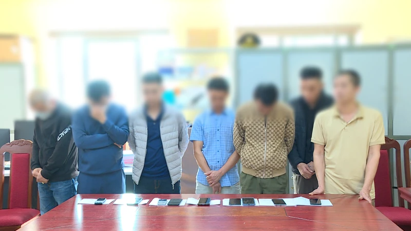 Các đối tượng bị khởi tố trong vụ đánh bạc trên mạng tại Sơn La.