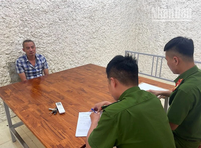 Đối tượng Nguyễn Mạnh Hà tại cơ quan công an.