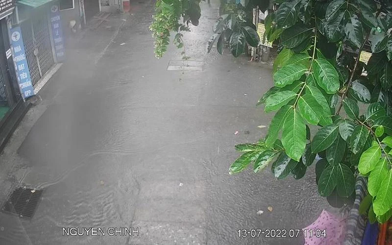 Một số địa điểm xảy ra úng ngập. (Ảnh: NGỌC ANH)