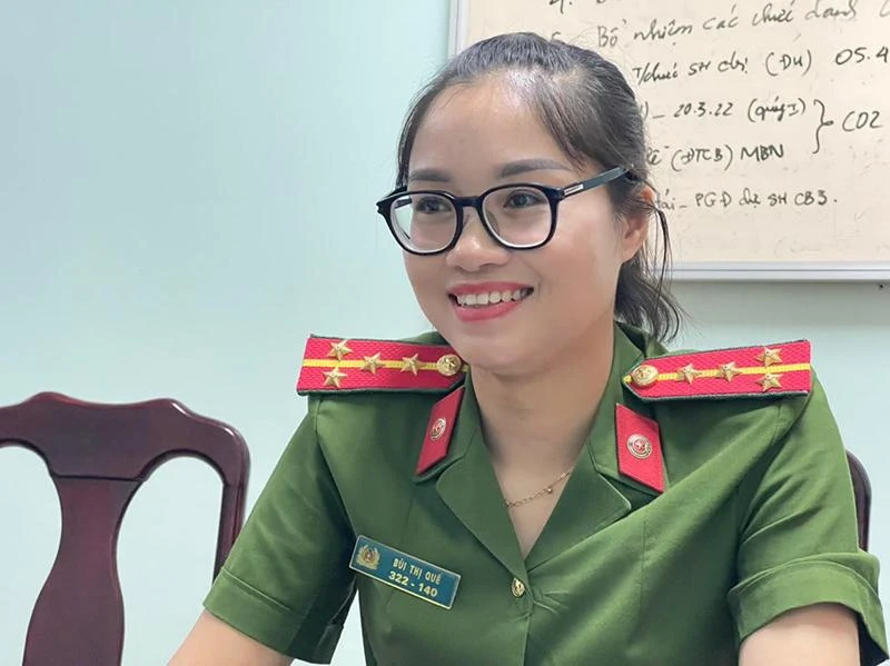 Đại úy Bùi Thị Quế.