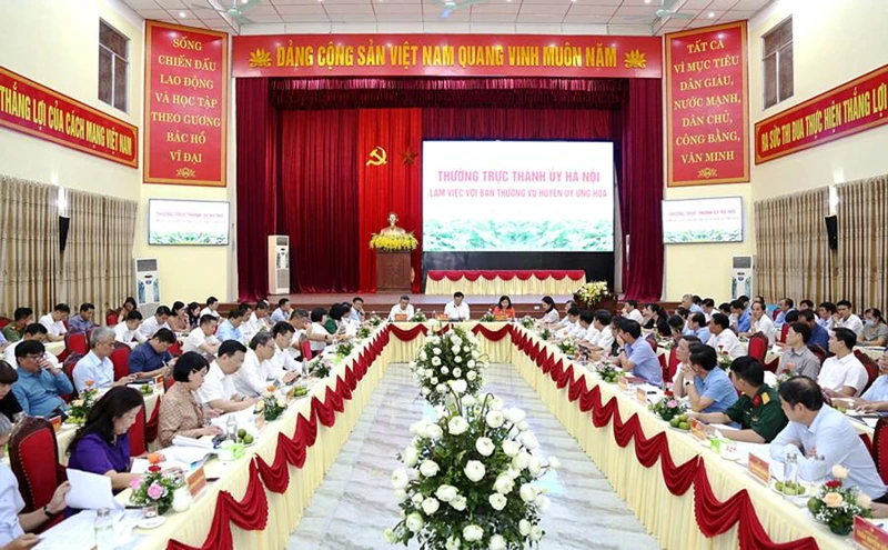 Quang cảnh buổi làm việc chiều 20/7.