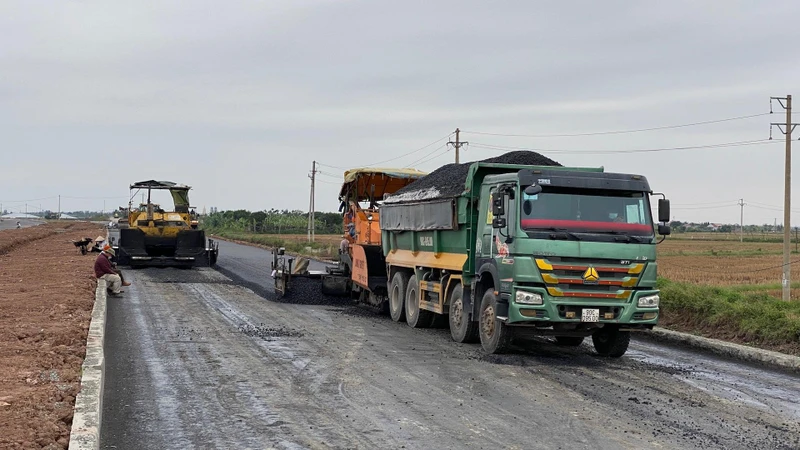 Tỉnh Nam Định đã và đang xúc tiến đầu tư xây dựng các công trình giao thông trọng điểm để tăng kết nối, tạo động lực phát triển kinh tế-xã hội.