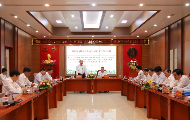 Quang cảnh buổi làm việc.