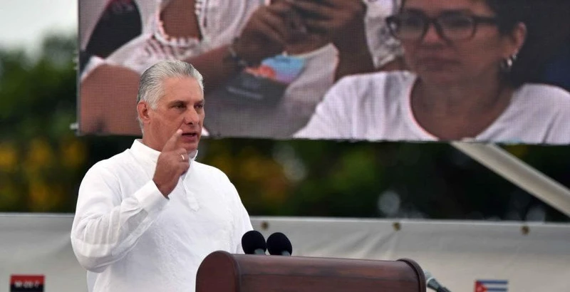 Ông Miguel Díaz-Canel Bermúdez phát biểu tại buổi lễ kỷ niệm. (Nguồn: escambray.cu/TTXVN)