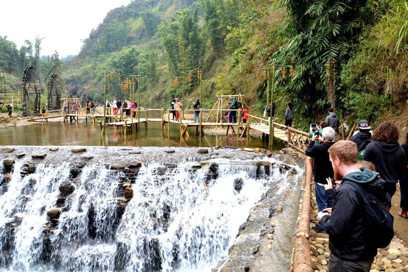 Điểm du lịch cộng đồng Cát Cát ở Sa Pa thu hút du khách trong và ngoài nước.