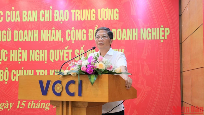 Đồng chí Trần Tuấn Anh phát biểu tại buổi làm việc.
