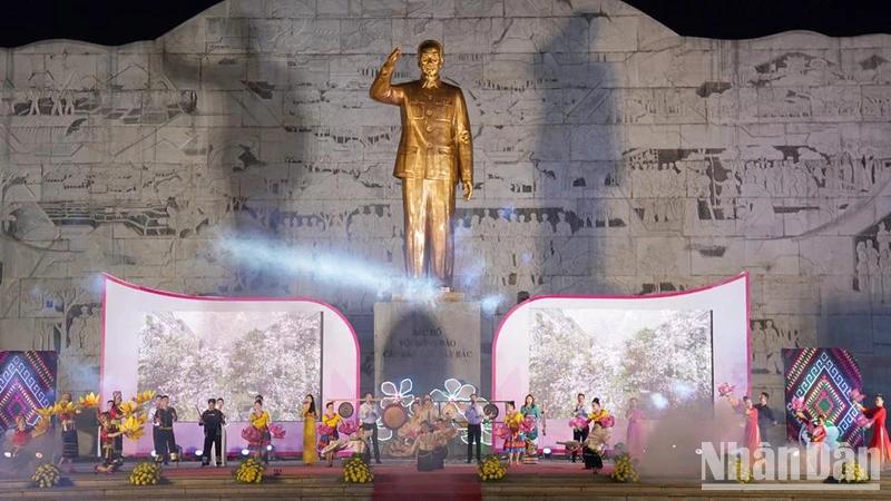 Lễ vinh danh “Nghệ thuật xòe Thái” được UNESCO ghi danh là di sản văn hóa phi vật thể đại diện của nhân loại.