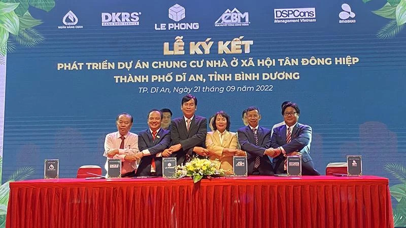 Ký kết hợp tác phát triển dự án chung cư nhà ở xã hội Tân Đông Hiệp tại thành phố Dĩ An, tỉnh Bình Dương.