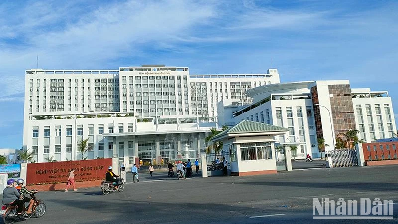 Bệnh viện đa khoa Đồng Tháp (cơ sở mới) ngày đầu tiên đón tiếp bệnh nhân. 