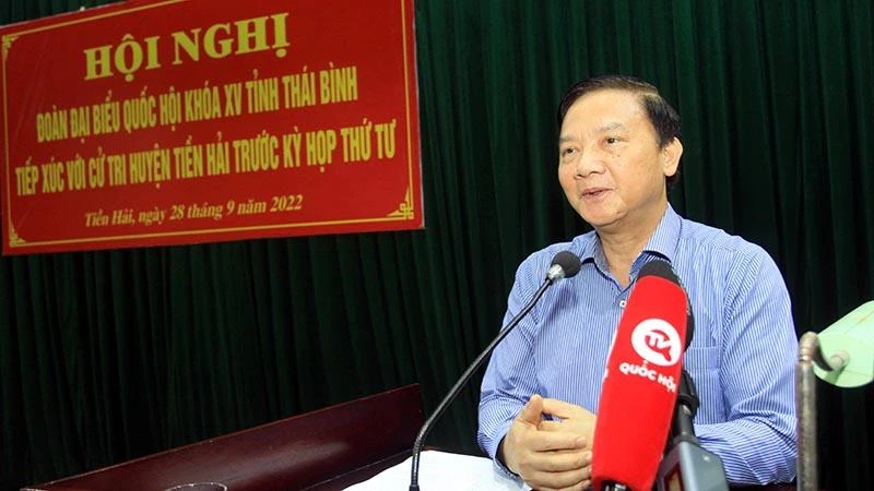 Phó Chủ tịch Quốc hội Nguyễn Khắc Định phát biểu tại buổi tiếp xúc với cử tri tỉnh Thái Bình.