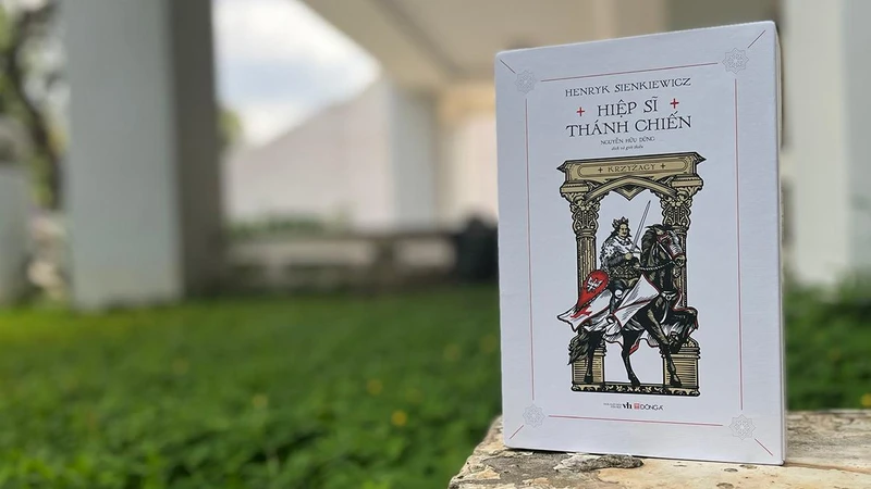 Bìa bộ tiểu thuyết lịch sử “Hiệp sĩ Thánh chiến” của văn hào Henryk Sienkiewicz.