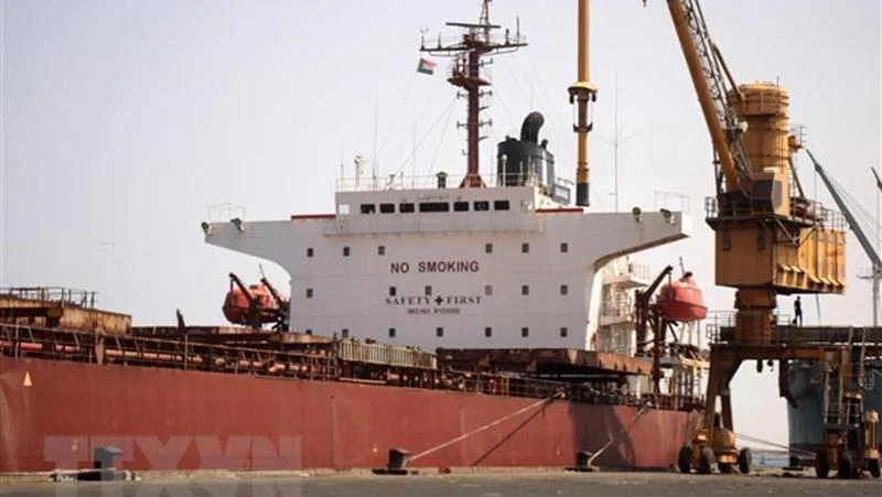 Tàu chở lúa mì của Ukraine neo đậu tại Cảng Sudan ngày 9/9/2022. (Ảnh: AFP/TTXVN)