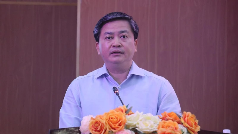 Bí thư Tỉnh ủy Bến Tre Lê Đức Thọ phát biểu tại buổi đối thoại.