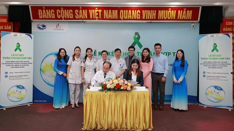 Quang cảnh lễ ký kết.