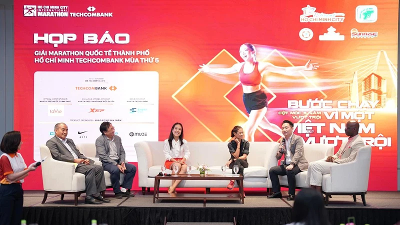 Các đại biểu thông tin về giải trong buổi họp báo sáng nay.