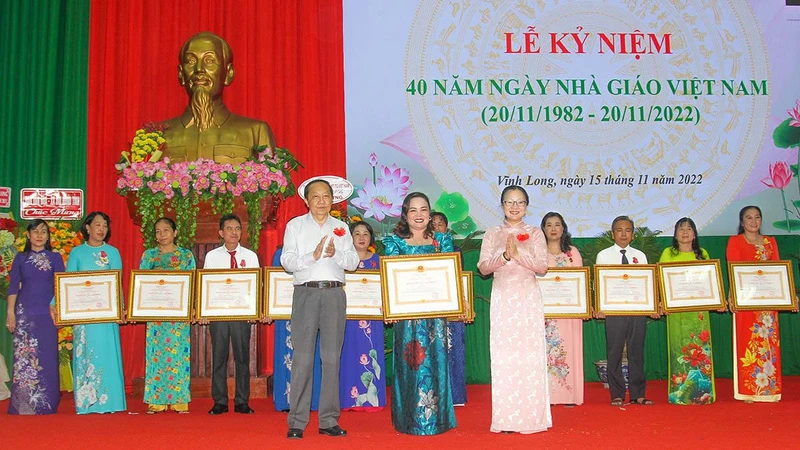 Những cá nhân được tặng thưởng Huân chương Lao động hạng Ba.