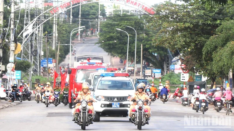 Lực lượng Công an ra quân với quyết tâm bảo vệ an toàn người dân vui xuân đón Tết Quý Mão 2023.