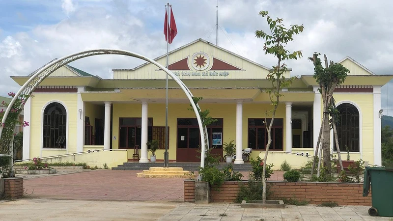 Dù hoàn thành nhiều năm nhưng công trình Nhà văn hóa xã Đức Hiệp chậm thanh quyết toán do thiếu thủ tục, hồ sơ.