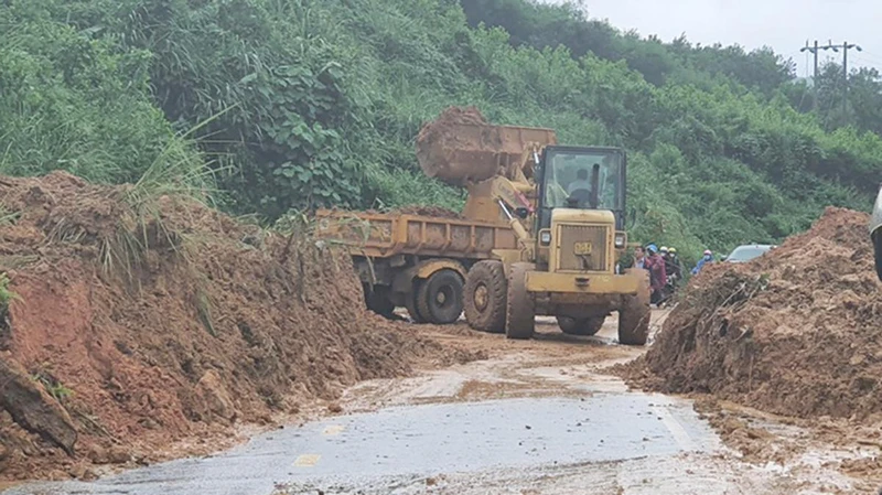 Chiều 5/12, đường Trường Sơn Đông (sạt lở taluy dương gây tắc đường) đã thông xe bước 1.