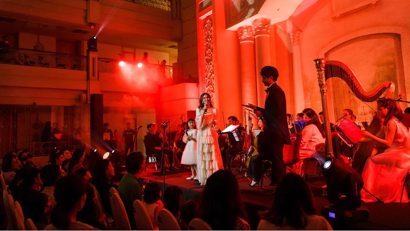 Chương trình sẽ diễn ra trong không gian trình diễn sang trọng tại Renaissance Riverside Hotel Saigon.