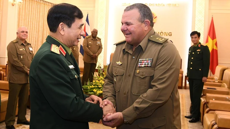 Đại tướng Phan Văn Giang đón Trung tướng Víctor Rojo Ramos cùng Đoàn công tác đến chào xã giao.