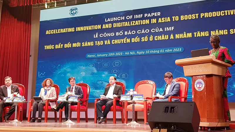 Quang cảnh lễ công bố.