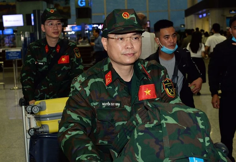 Đoàn Quân đội nhân dân Việt Nam trước giờ lên đường làm nhiệm vụ.