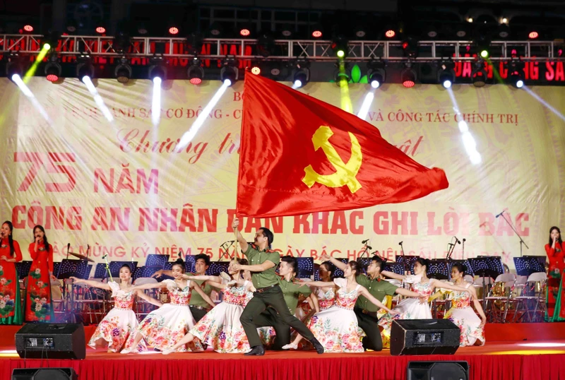 Các tiết mục được dàn dựng công phu, bài bản.