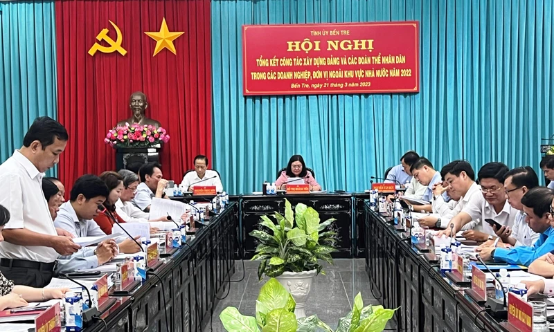 Đại biểu tham dự Hội nghị tổng kết công tác xây dựng Đảng, đoàn thể trong doanh nghiệp, đơn vị ngoài khu vực nhà nước.