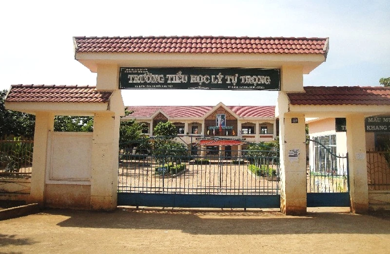 Trường Tiểu học Lý Tự Trọng, thị trấn Buôn Trấp, nơi xảy ra vụ việc.